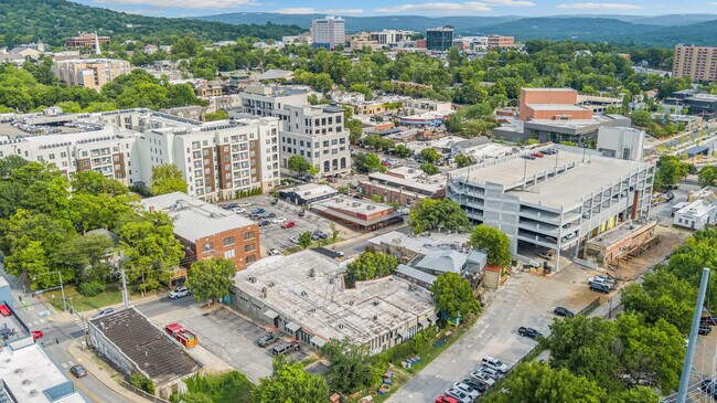 Building Photo - 329 N West Ave