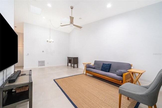 Building Photo - 200 Egret Ct