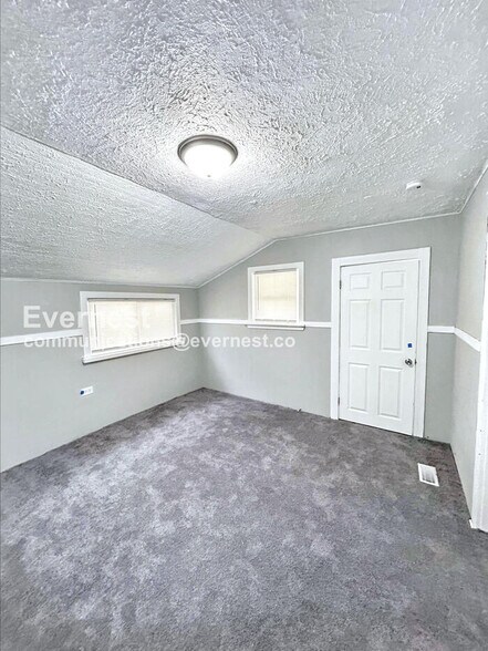 Building Photo - 1079 E 68th St