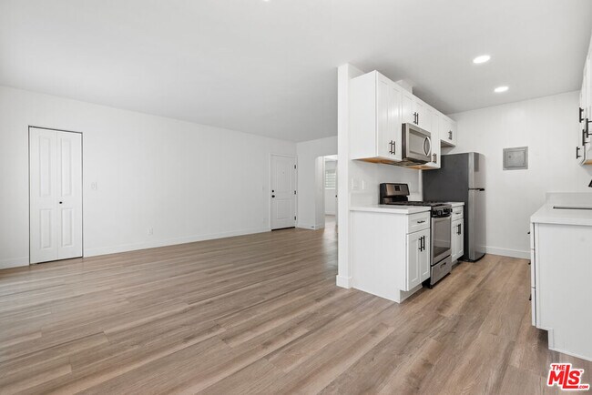 Building Photo - 3707 S Canfield Ave