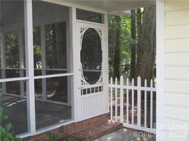Building Photo - 11718 Fernhurst Ln