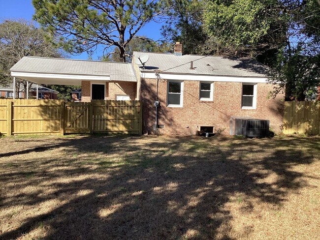 Building Photo - 1717 Decree Ave