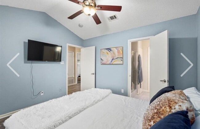 Building Photo - Updated 3-Bed Townhome Oasis in Copperfield | Greenbelt Views, Granite Kitchen & Move-In Ready!