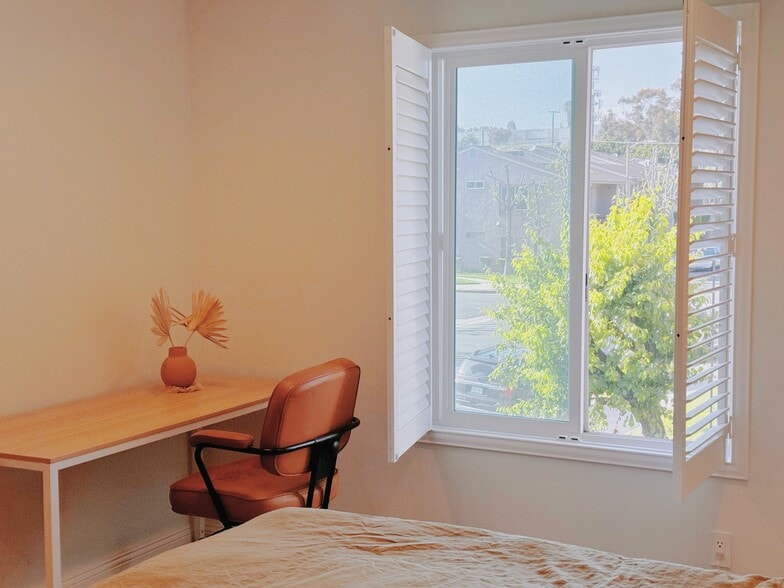 Master Bedroom w/Green View - 5465 Bohlig Rd