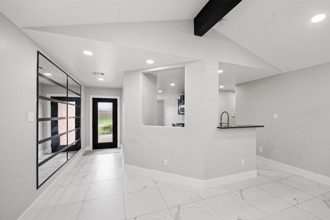 Building Photo - 9811 Texas Cut Ln