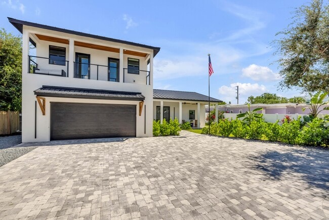 Building Photo - 1707 N Peninsula Ave