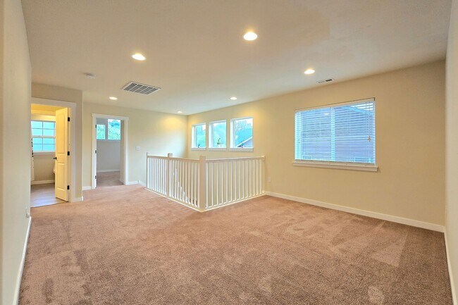 Building Photo - Bright & Spacious 4-Bedroom Home for Rent ...