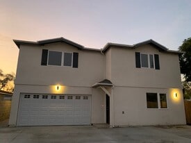 Building Photo - 6913 Vinevale Ave