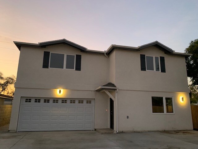 Primary Photo - 6913 Vinevale Ave