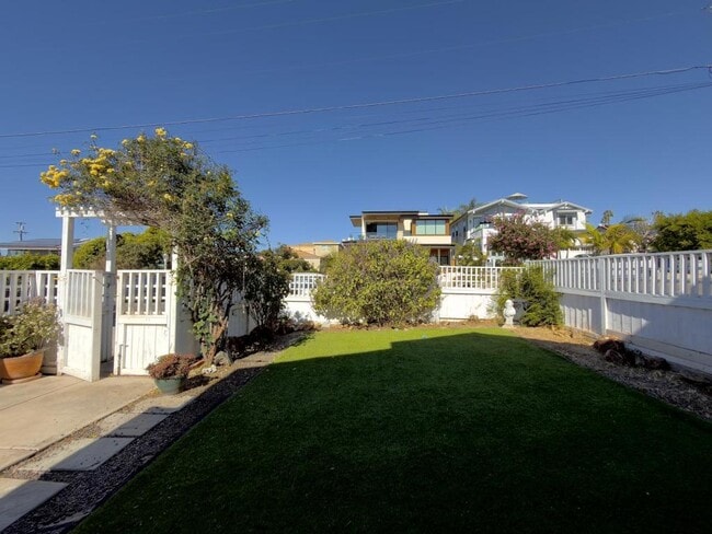 Building Photo - 731 Beryl St