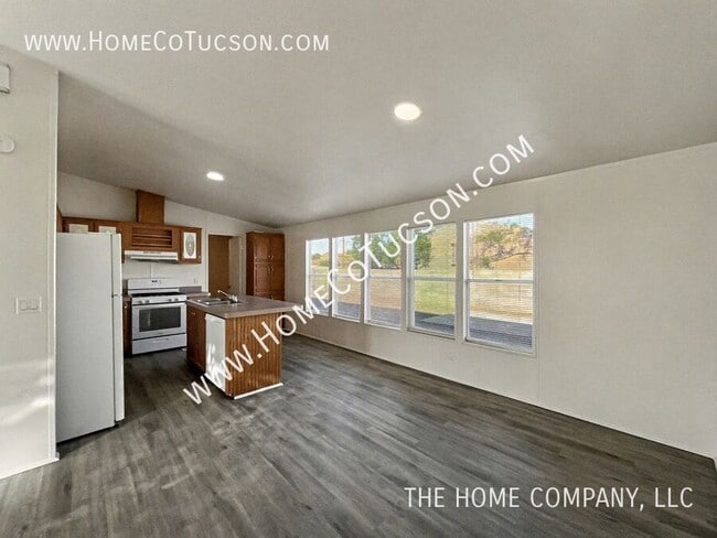 Building Photo - 5717 S Stewart Blvd