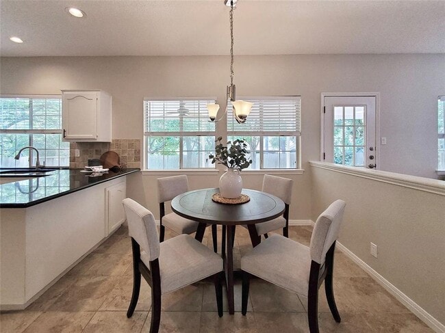 Building Photo - 11105 Crossland Dr