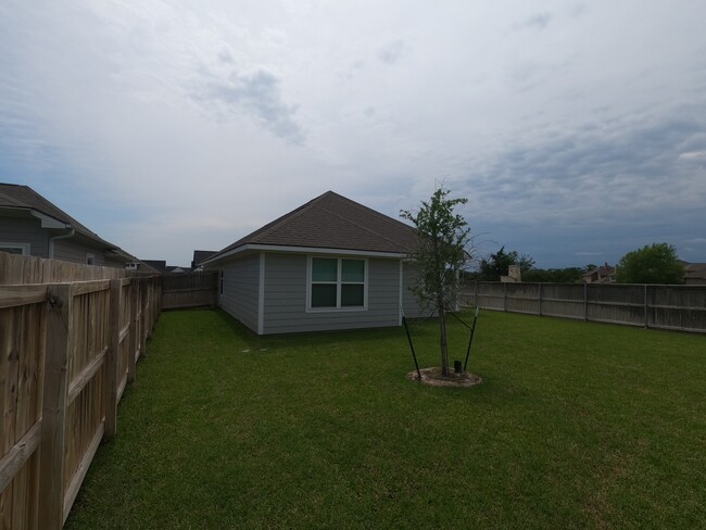 Building Photo - 1901 Cambria Dr