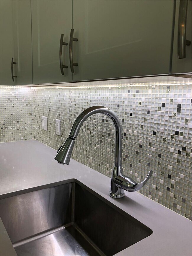 Building Photo - 1618 Michigan Ave