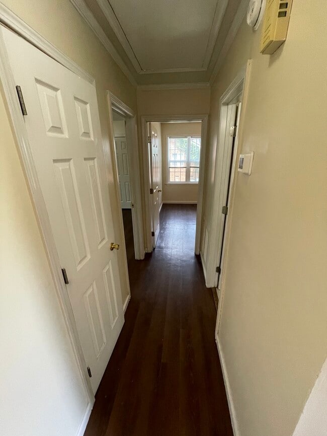 Building Photo - 2BD 2BA Townhome