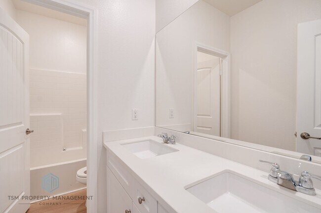 Building Photo - Beautifully Upgraded 2019-Built 4 Beds 3.5 Baths 2109 Sqft Home in Eastvale!