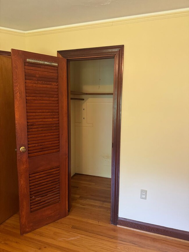 Building Photo - Fantastic Location & Price