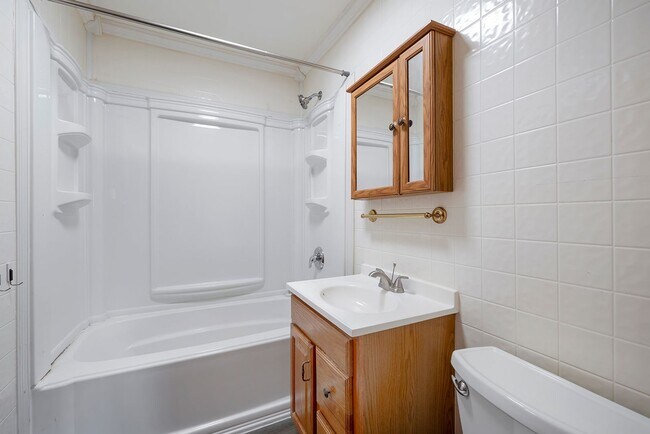 Building Photo - 3 bed / 1.5 Bath Home!