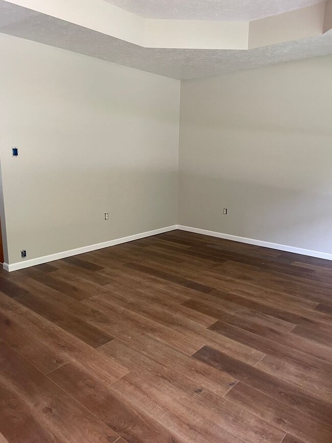 Building Photo - 3 Bed 2 Bath 2 Car Garage plus Bonus Room Available July 31, 2023