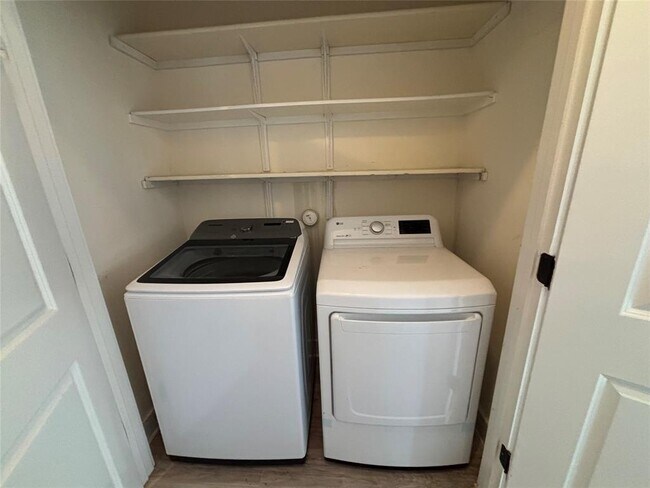 Building Photo - 116 Lasino Dr