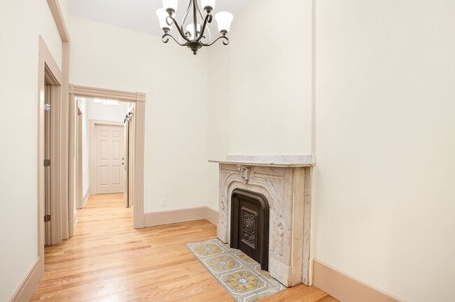 Building Photo - 52 Mattoon St