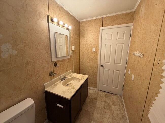 Building Photo - 607 Hazel-