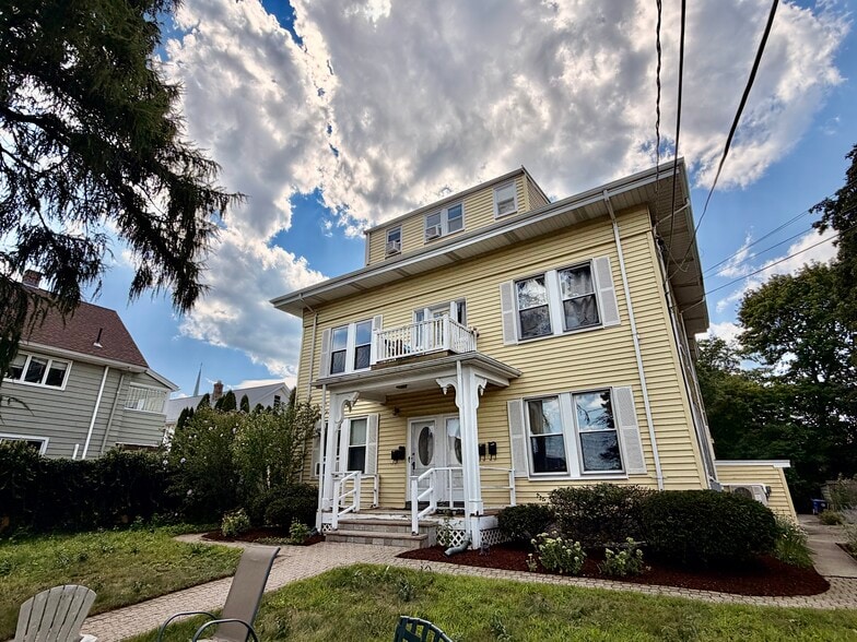 Building Photo - 127 White St