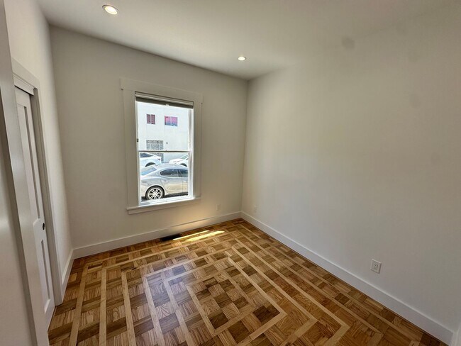 Building Photo - Fully renovated Noe Valley charmer - 2 BR | 1 BA Unit in the Heart of Noe Valley
