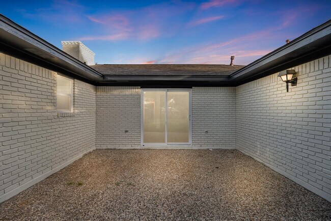 Building Photo - 213 Westview Dr
