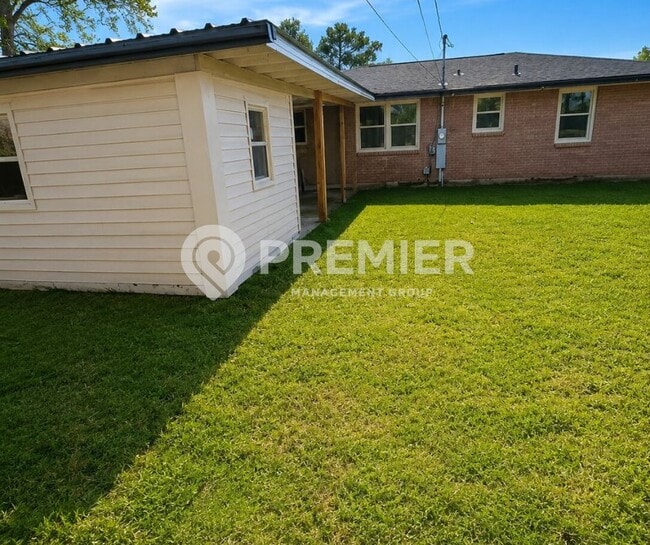 Building Photo - 302 Malvin St