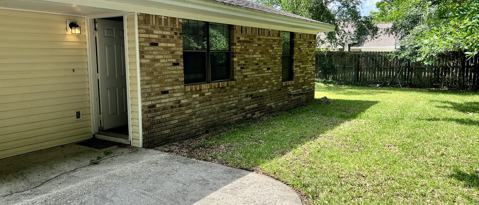 Building Photo - 2114 Hollyhill Rd