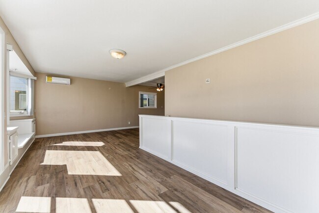 Building Photo - 403 38th St