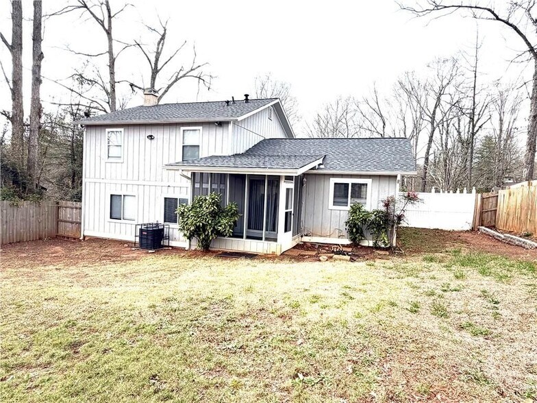 Building Photo - 5285 Mainstreet Park Dr