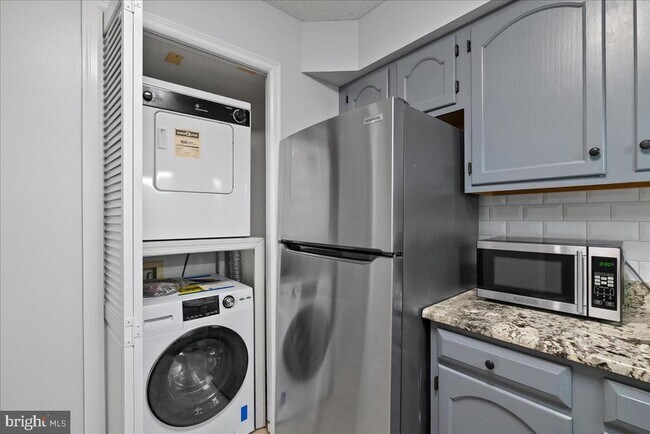 Building Photo - 1301 N Courthouse Rd