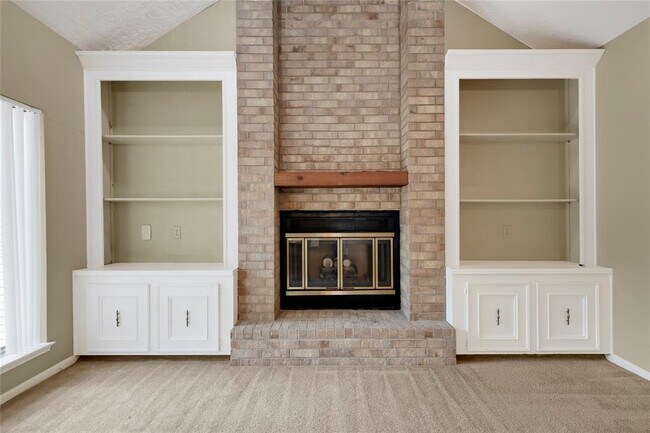 Building Photo - 52 Greentree Ln
