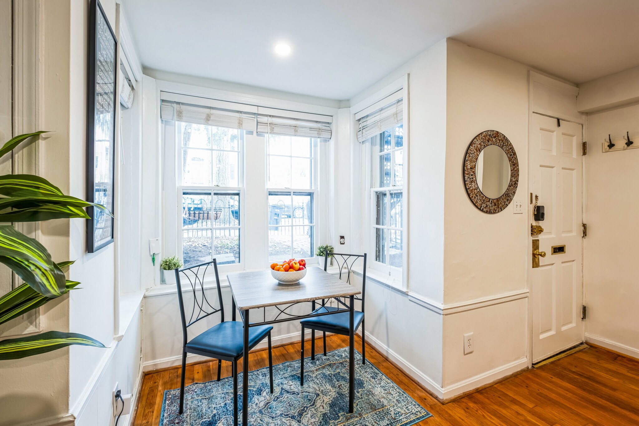 Building Photo - 605 E St SE