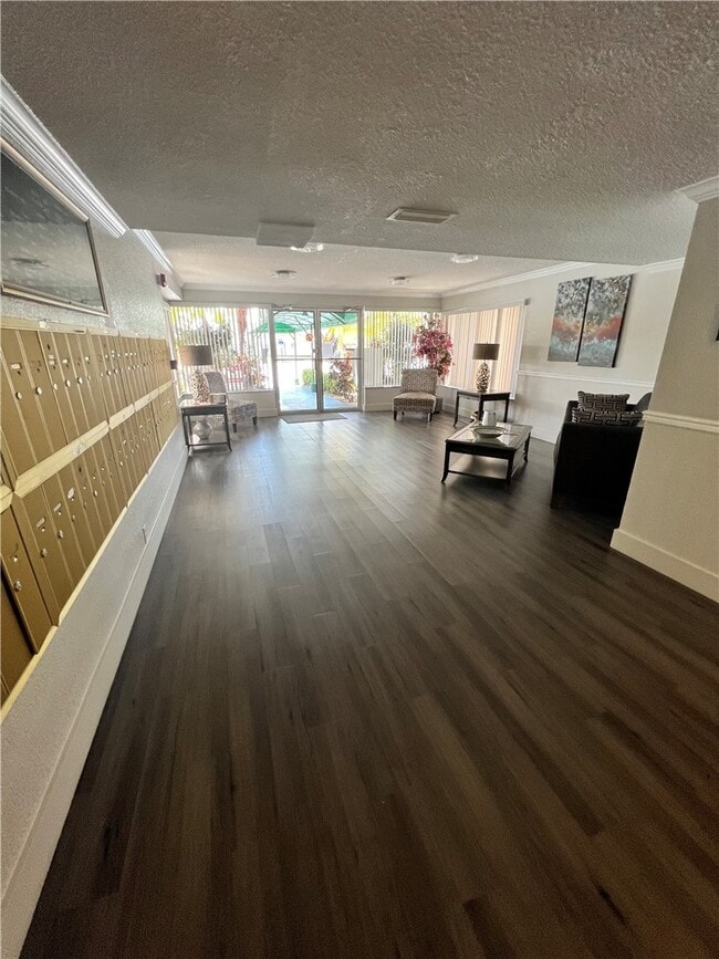 Building Photo - 10044 S Ocean Dr