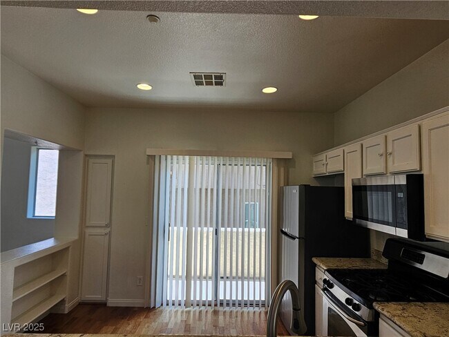 Building Photo - 6636 Weeping Pine St
