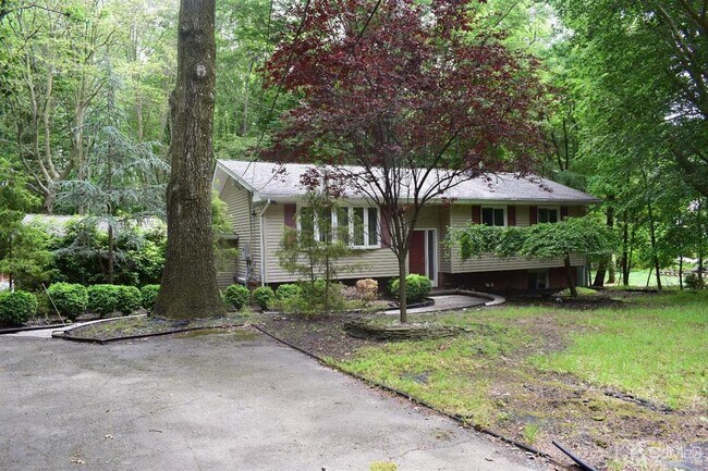 Building Photo - 13 Pinter Ln