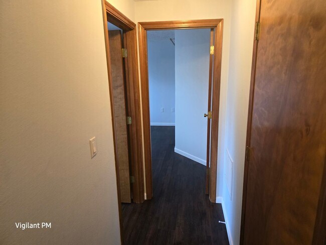 Building Photo - Amazing 3 bedroom home