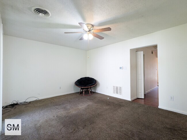 Building Photo - 8675 Seasons Way