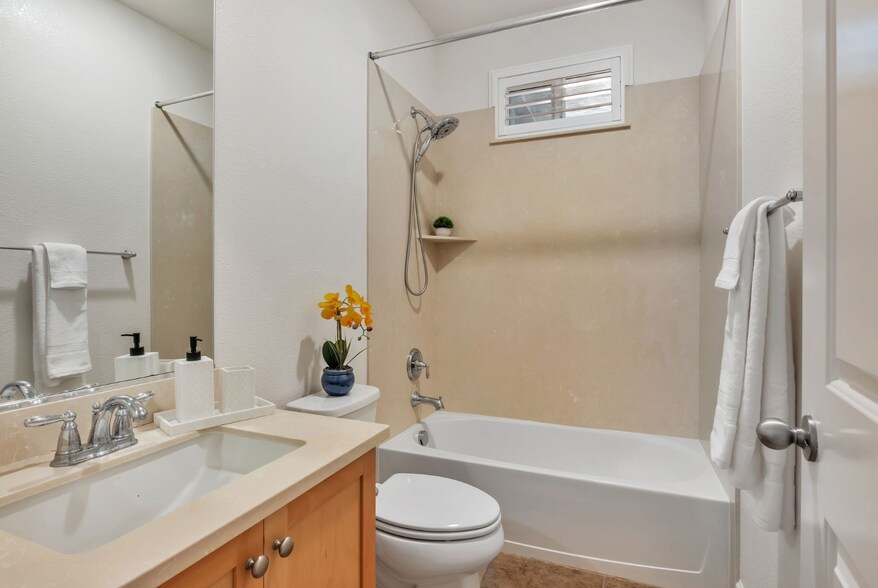 Building Photo - 5211 S Esprit Loop