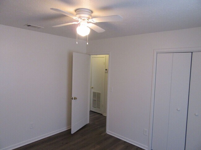 Building Photo - 2814 N Panama Ave
