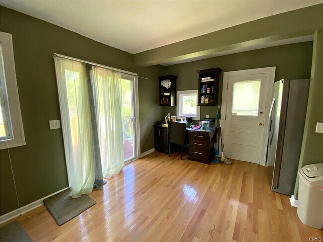 Building Photo - 208 Bassett St