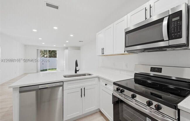 Building Photo - 5703 NW 48th Ave