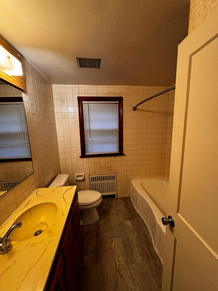 Building Photo - 312 S Porter St