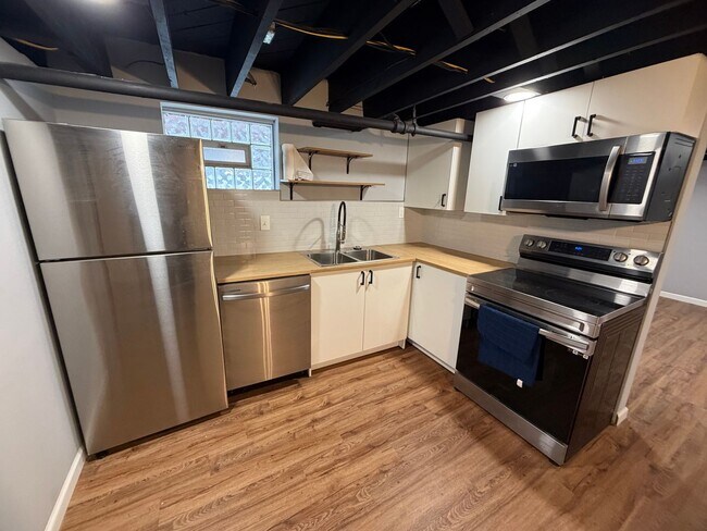 Building Photo - 6611 Kennedy Ave