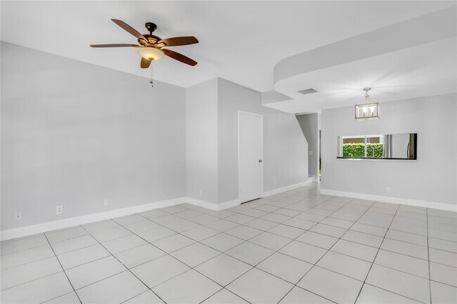 Building Photo - 9968 NW 57th Manor