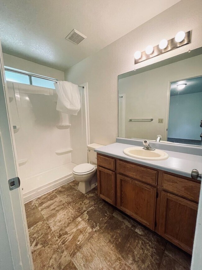 Building Photo - Remodeled Home in Starview Subdivision