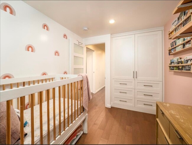 Building Photo - 226 1st St